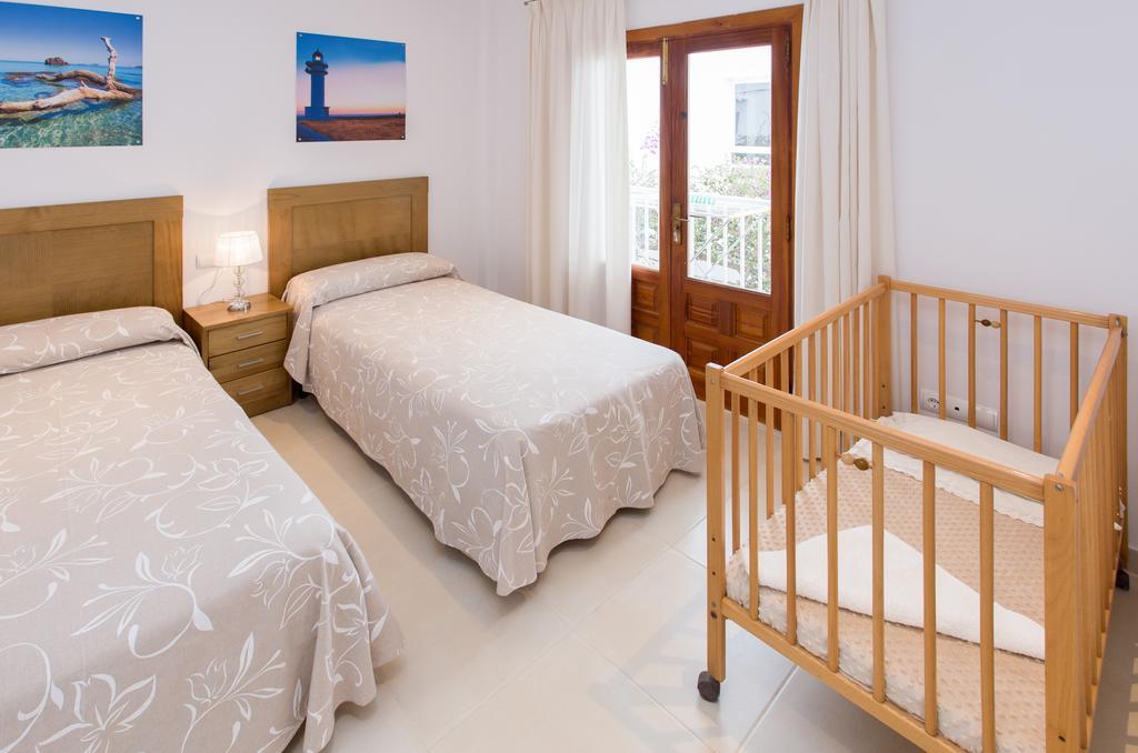 Apartamentos Sofia Es Cana Kültér fotó