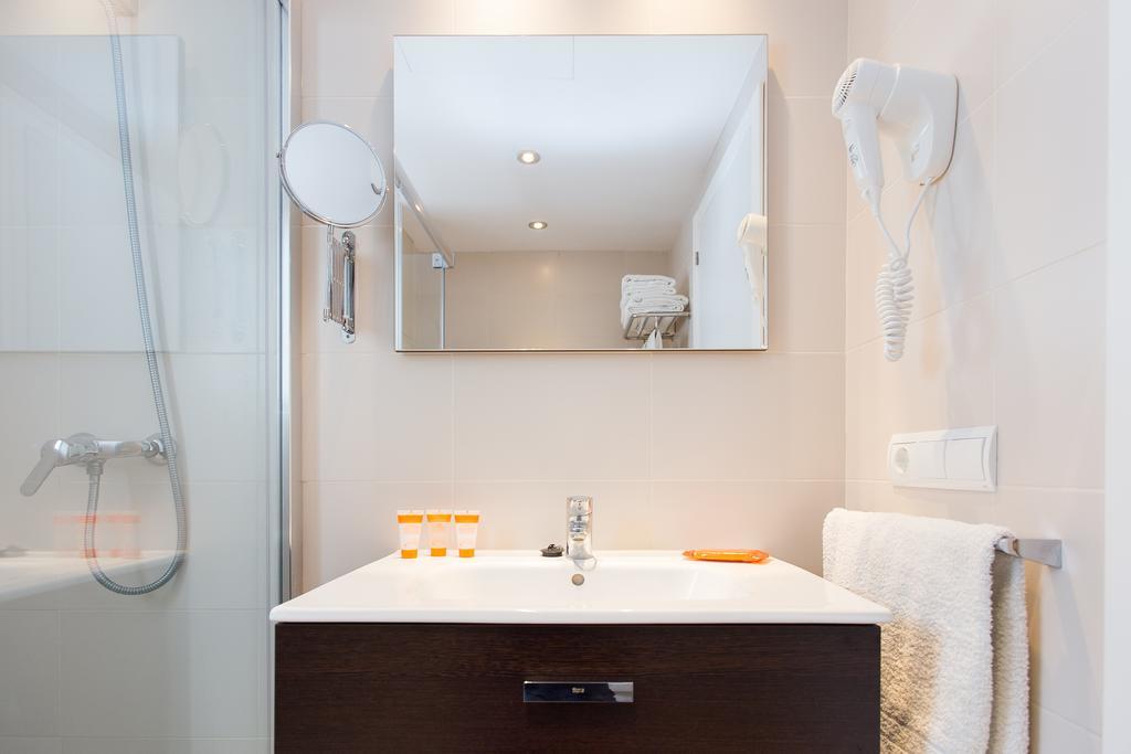 Apartamentos Sofia Es Cana Kültér fotó