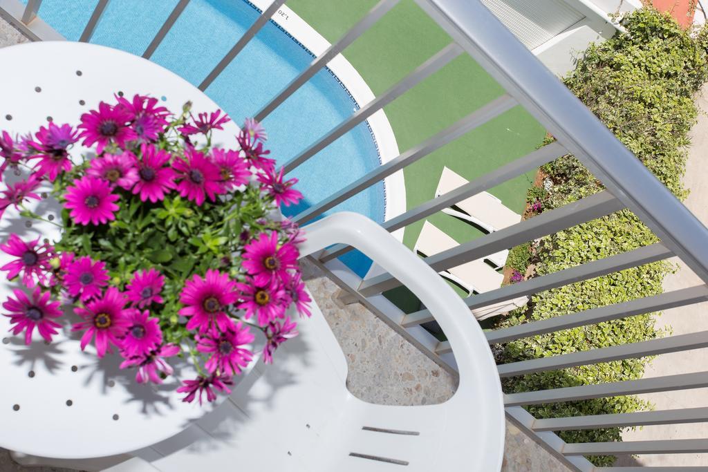Apartamentos Sofia Es Cana Kültér fotó
